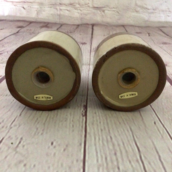 Vintage Ceramic Handled Jug Three Tone Salt and Pepper Shaker Pair - Picture 6 of 6